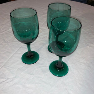 Green Wine Glasses Set of 3 One Size Drinkware